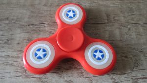 Fidget-spinner-Captain-America-svítíci-hvězdy-Aliexpress-300x169