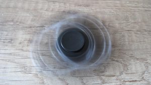 Fidget-spinner-klasický-černý-se-4-ložisky-2-Aliexpress-300x169